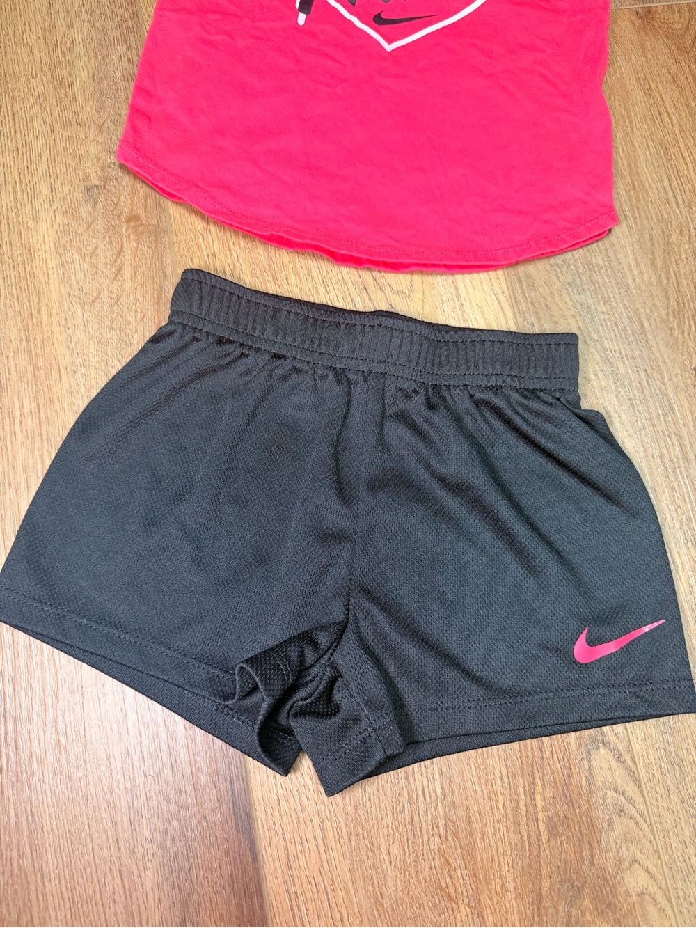 Nike Girls 2 Piece Outfit Set Pink Heart Logo Tee Black Mesh Shorts 4T Athletic - Picture 3 of 9